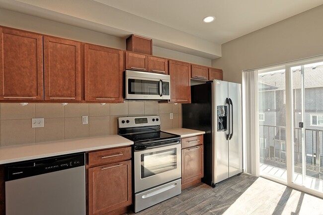 Building Photo - Northlake Court - 3 Bdrm Townhome Avail Now!