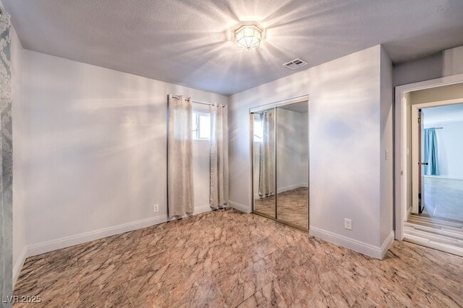 Building Photo - 3701 Pyramid Dr