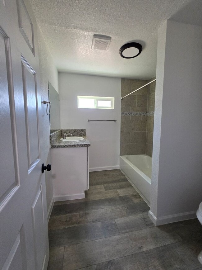 Building Photo - 3 Bedroom 1 Bath Home