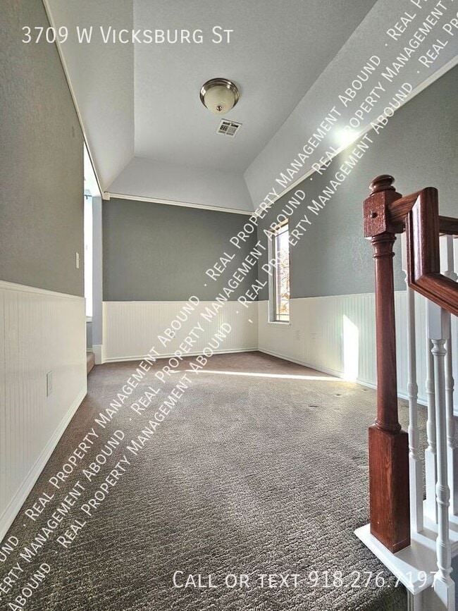 Building Photo - 3709 W Vicksburg St