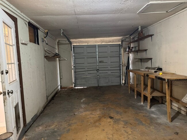 Building Photo - 245 Northview Dr