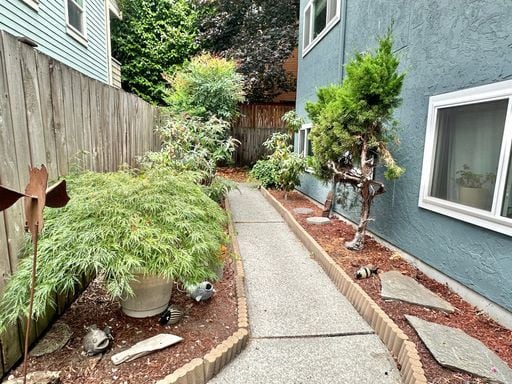 Building Photo - Location, Location, Location! 2-bed Ballar...