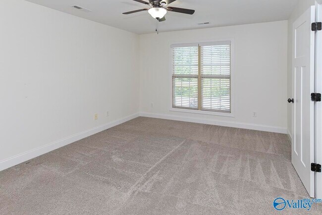 Building Photo - 161 Huntsmen Lane