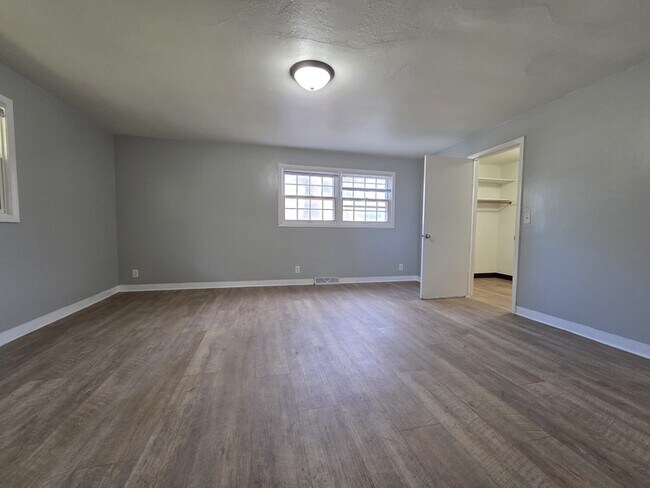 Building Photo - 2606 Southwood Dr