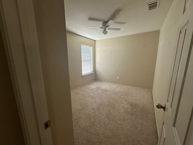 Building Photo - Spacious 4/2.5 Rental in Great ISD & LOTS ...