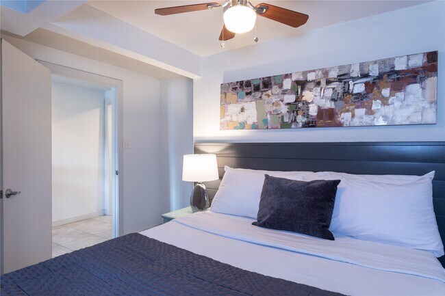 Building Photo - 3312 Greenbriar Dr