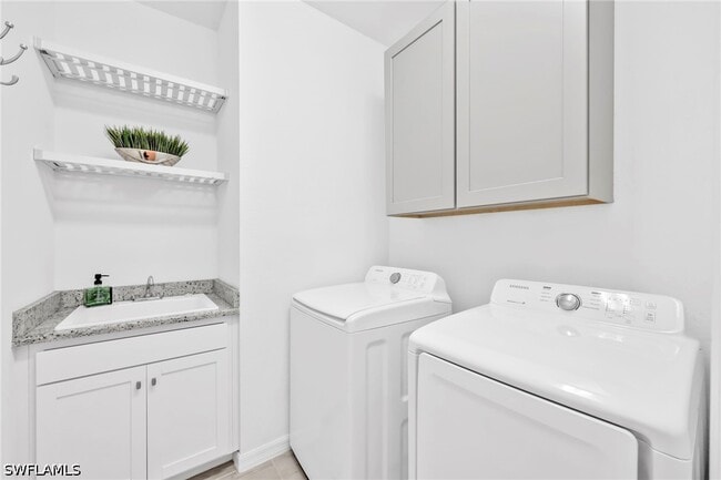 Building Photo - 2127 Hamlin St