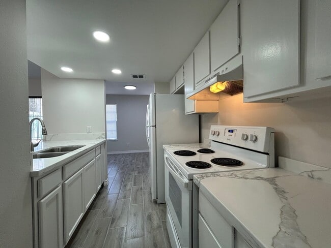 Building Photo - 100 Hillside Rd