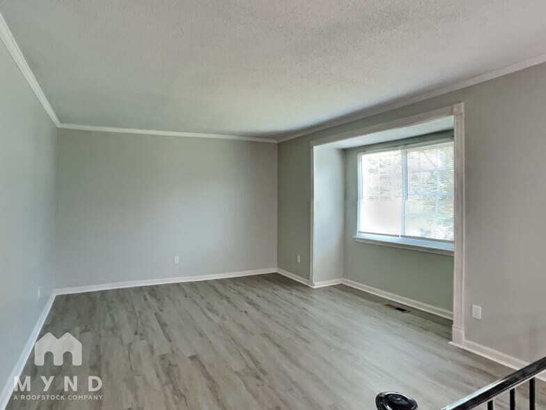 Building Photo - 532 Windy Ln