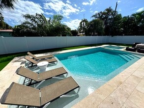 Building Photo - 2216 NW 4th Ave