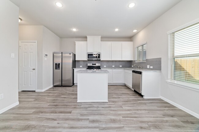 Building Photo - 12923 Crombie Dr