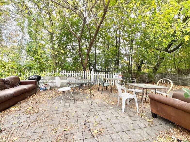 Building Photo - 190 Calumet St