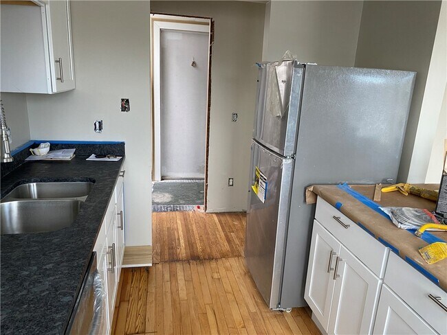 Building Photo - 3765 East Ave