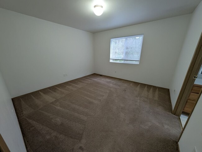 Building Photo - Large Duplex on Quiet Dead-End Street with 2-Car Garage, Washer & Dryer Provided