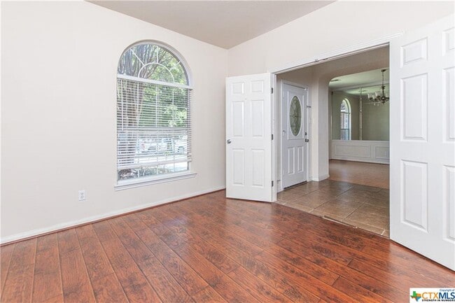 Building Photo - 2122 Modoc Dr