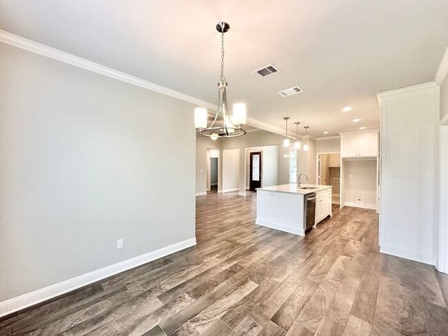 Building Photo - Available Now! Stunning 3 Bedroom 2 Bath i...