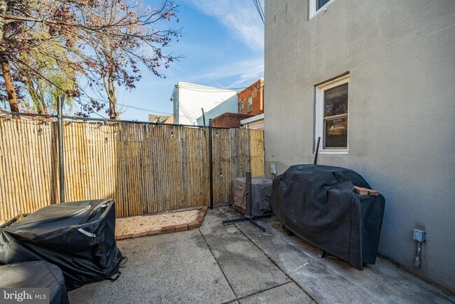 Building Photo - 2978 E Thompson St