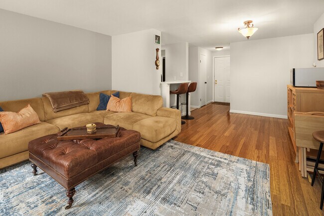 Building Photo - 2244 13th Ave W