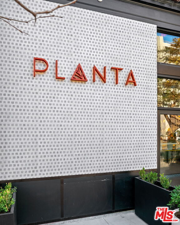 Building Photo - 11645 Montana Ave