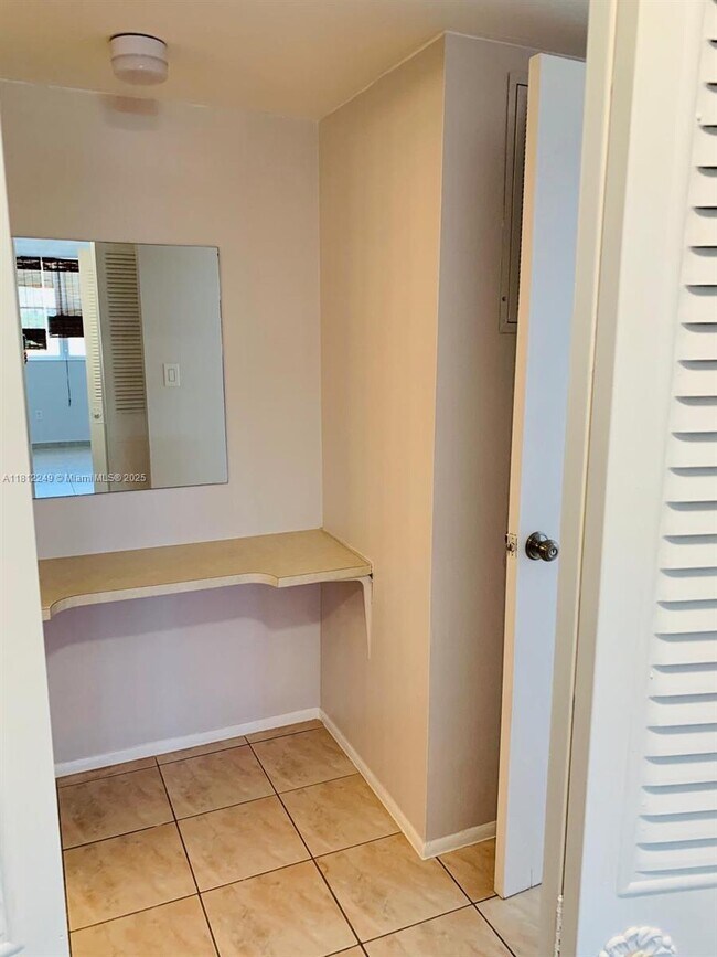 Building Photo - 13155 Ixora Ct