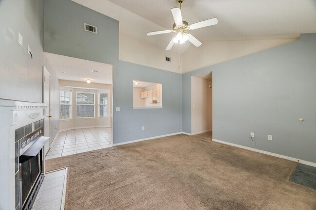 Building Photo - 15 Flora Cove