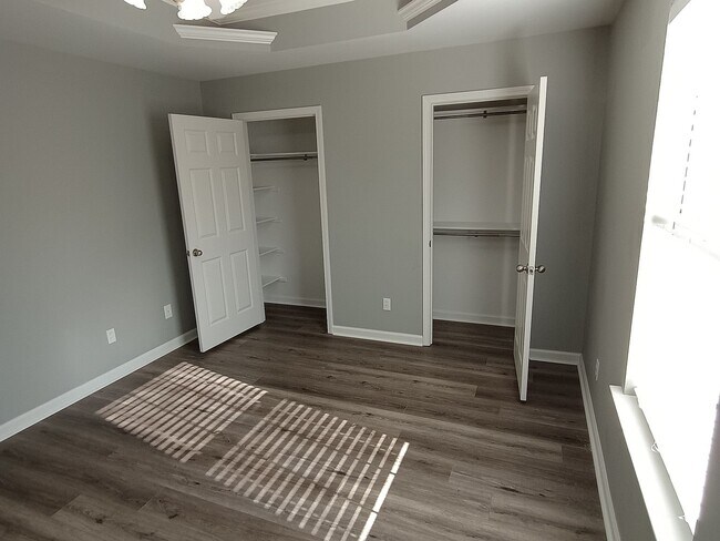 Building Photo - 401 Hayley Ct