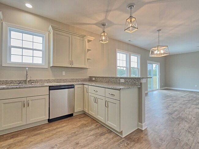 Building Photo - 602 Princess Anne Cir