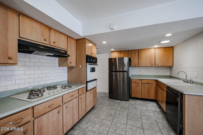 Building Photo - 1740 E Camino del Santo