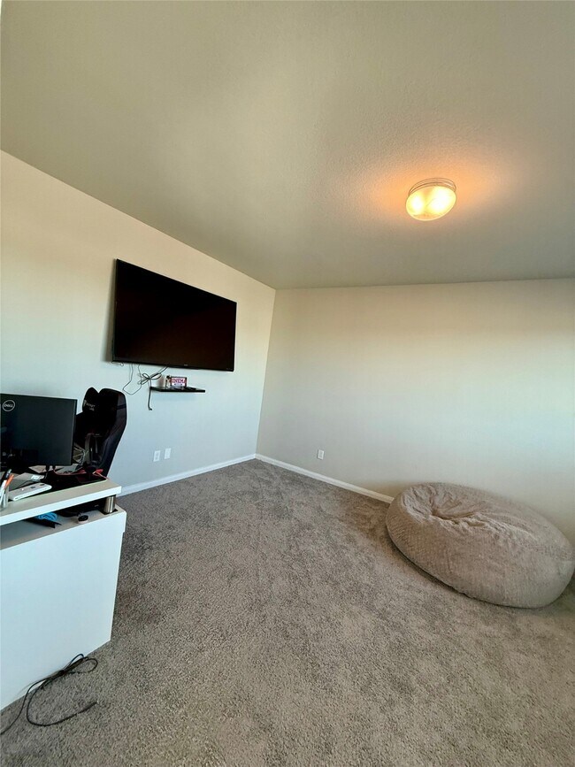 Building Photo - 15402 Sailpoint Ln