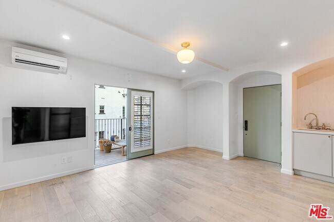 Building Photo - 3206 Larissa Dr