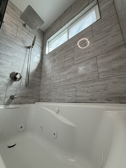 Building Photo - 328 Flaming Oak Dr