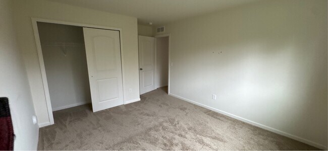 Building Photo - 1038 White Tail Ln