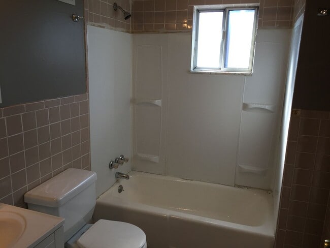 Building Photo - 3815 Pier St