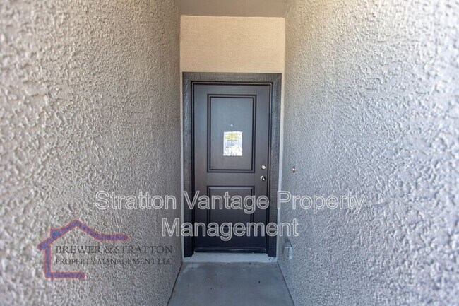 Building Photo - 18473 N Lakeside Dr