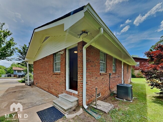 Building Photo - 4053 Doster St SW