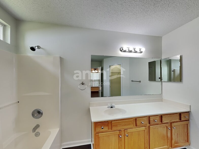 Building Photo - 8526 Appledale Dr