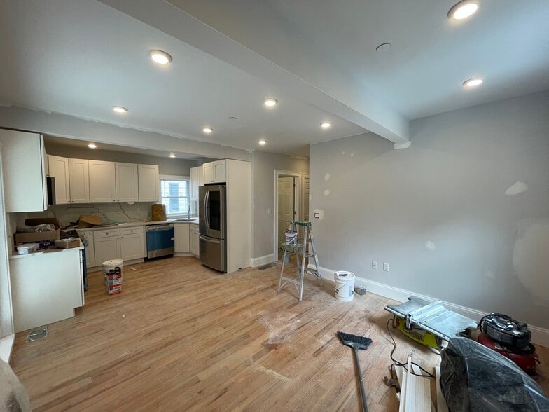 Building Photo - 158 Morrison Ave