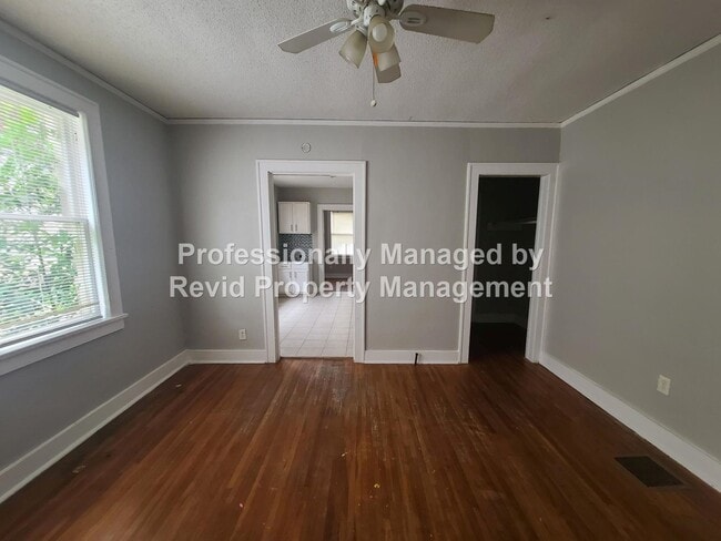 Building Photo - Great 2 Bedroom with large balcony!