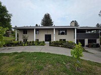 Building Photo - Beautiful Home in 5 Mile