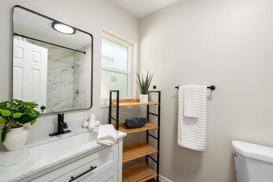 Building Photo - 1941 Tidewater Ct