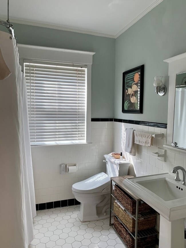 Building Photo - Beautiful Bungalow in Baldwin Park