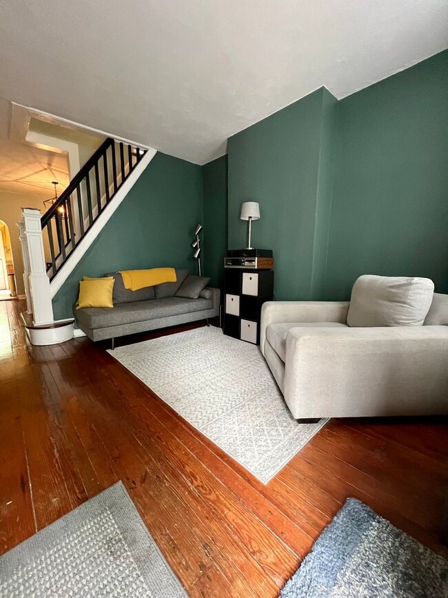 Building Photo - Stunning 2-Bedroom Townhouse in Manayunk! Available NOW!