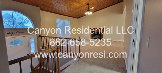 Building Photo - 6141 Blue Ash Dr