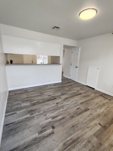 Building Photo - 2010 Larcus Ave