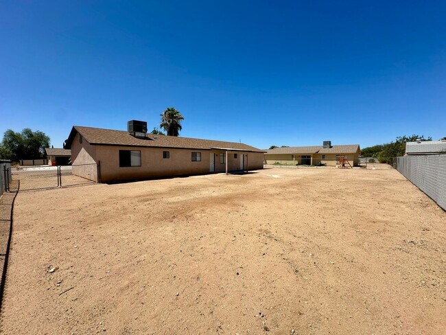 Building Photo - 6527 Nielsen Way