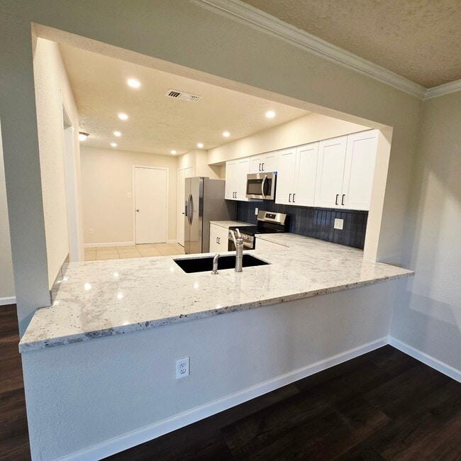 Building Photo - 14211 Sylvia Dr