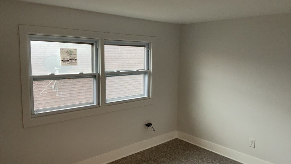 Building Photo - 9325 S Loomis St