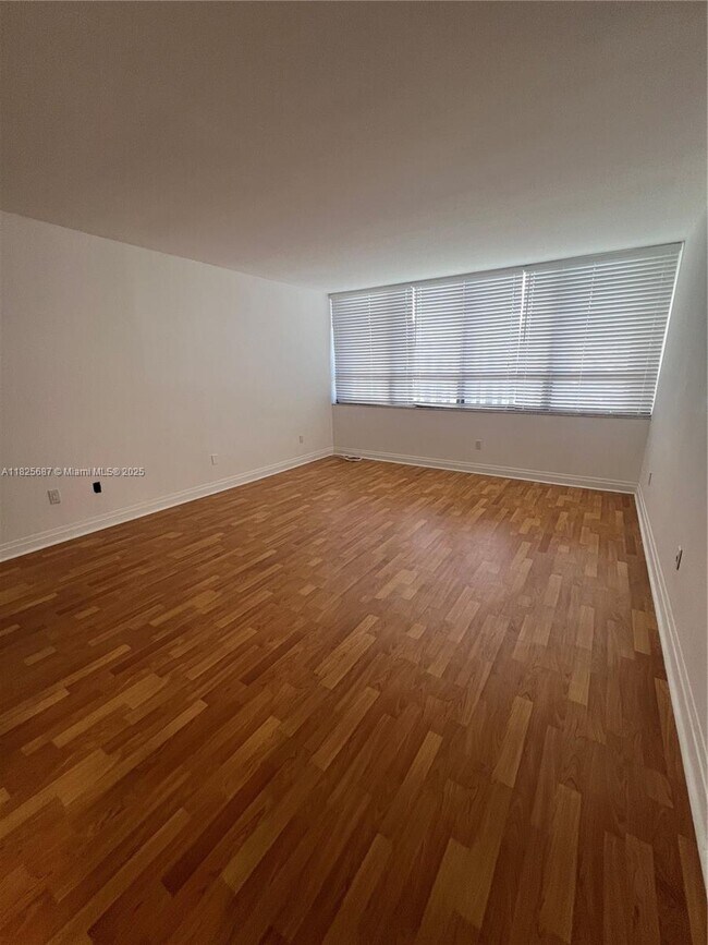 Building Photo - 11113 Biscayne Blvd