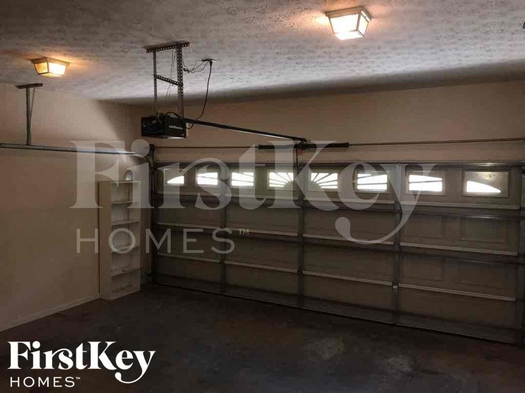 Building Photo - 5036 Balus Dr
