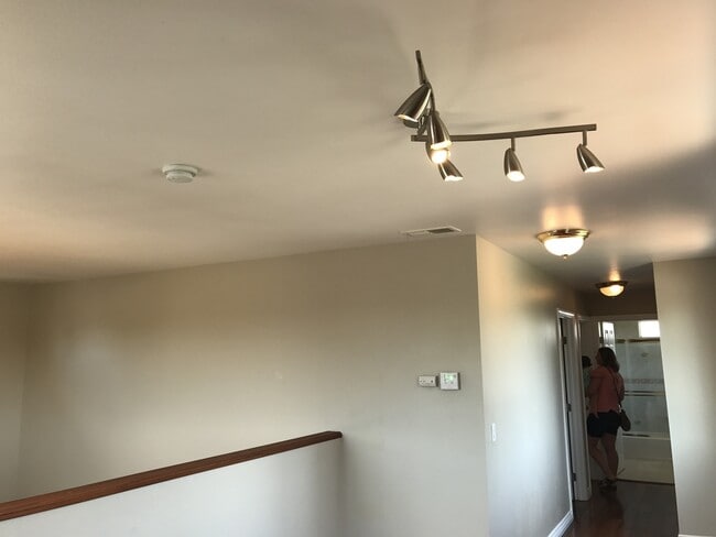 Building Photo - this will be gone this weekend! Rare change to rent a 2005 built 2 bedroom house HOUSE in Glassel...